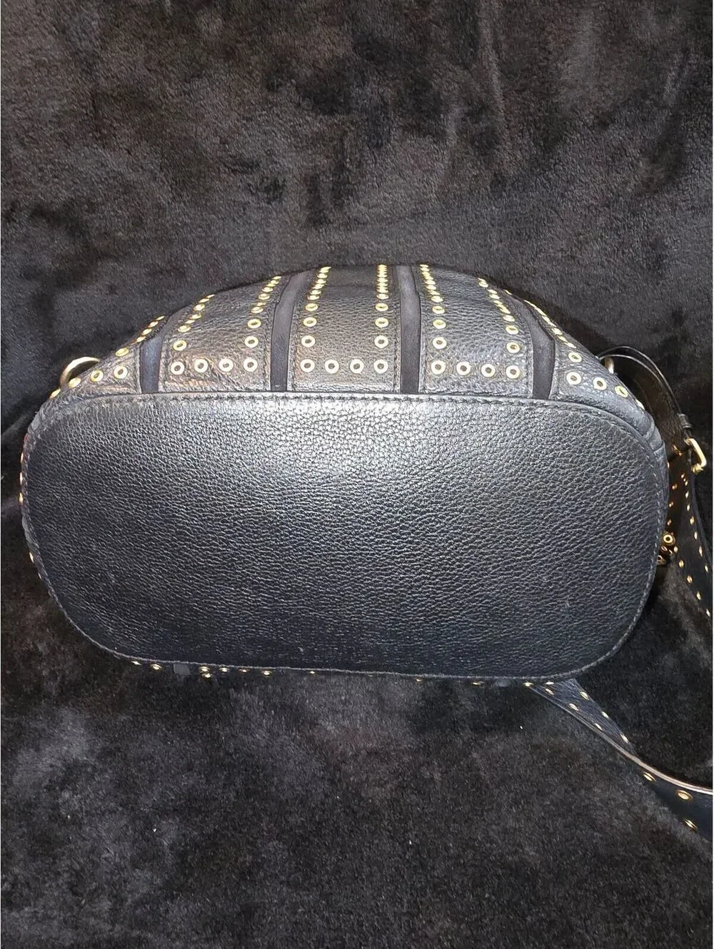 146. Michael Kors Brooklyn Grommet Leather Convertible Hobo Bag / Feed Bag